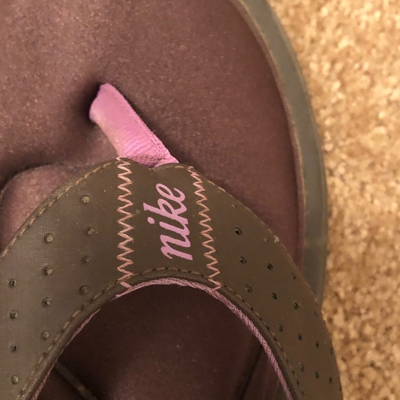 Nike Women's Sandals in Purple and Brown - Picture 2 of 5